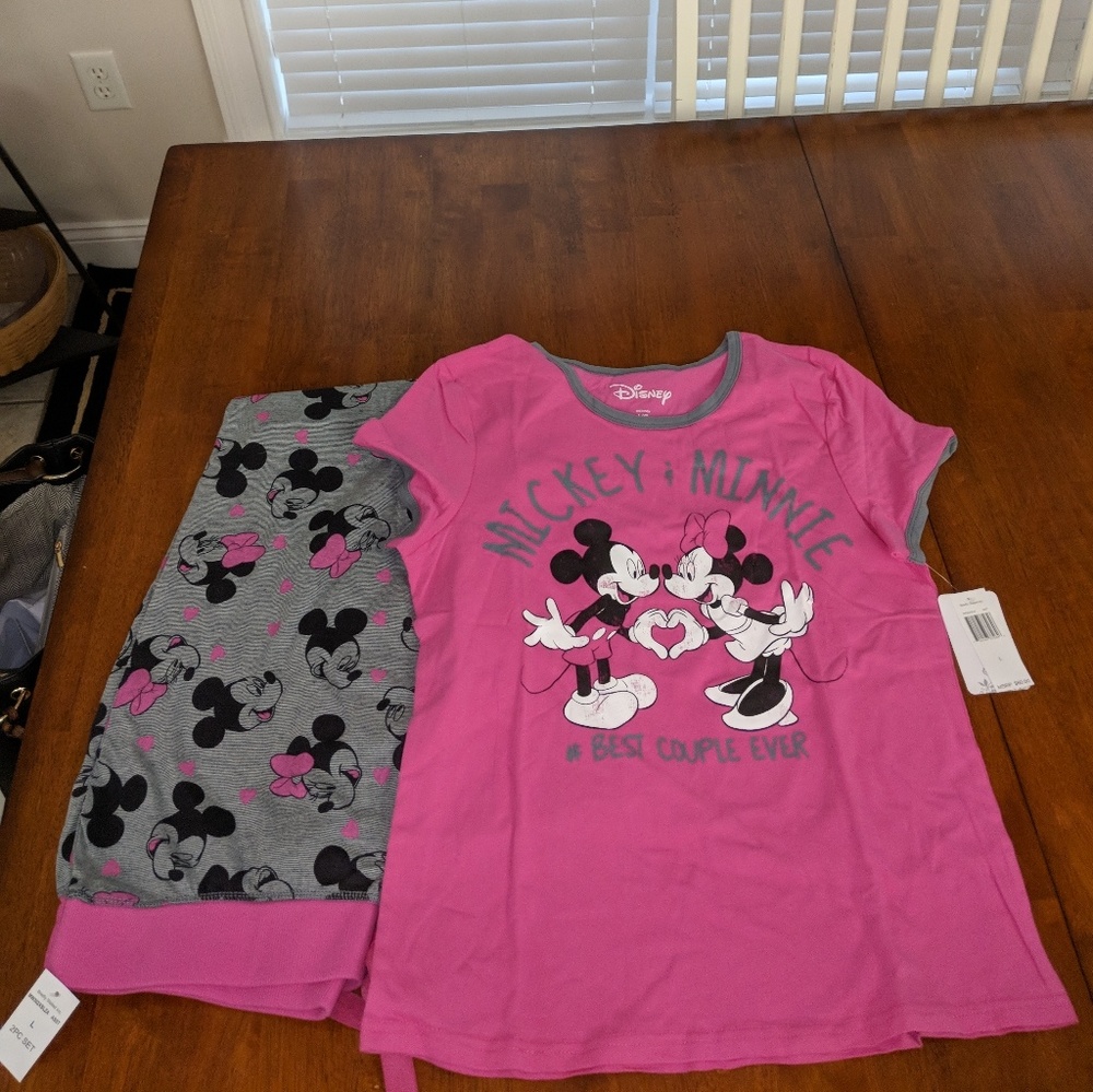 New Women's Disney Pajama pants set Size Large